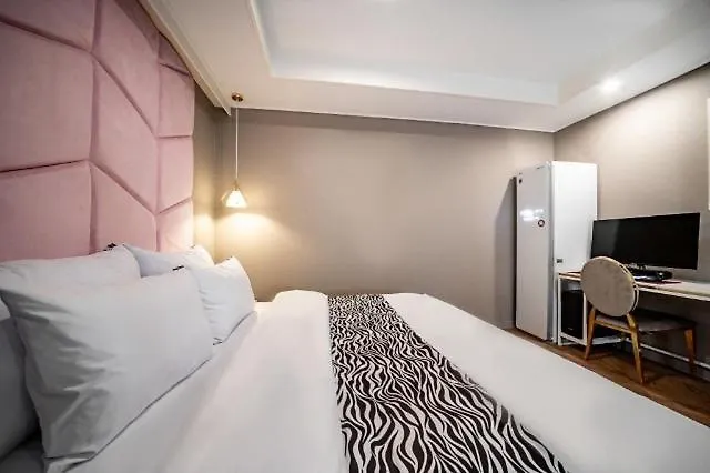 Denbasta Motel *